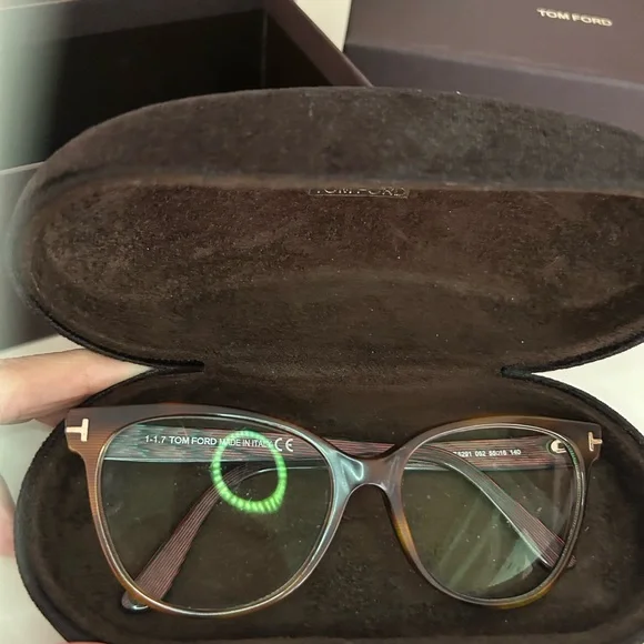 Tom Ford Women's Dark Havana Iridescent Glasses - Picture 13 of 15